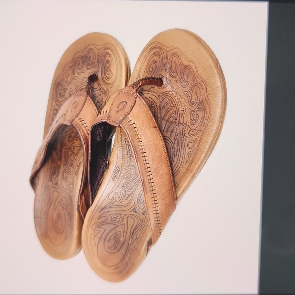 Olukai Leather Hiapo Sandals Special stitch Edition.